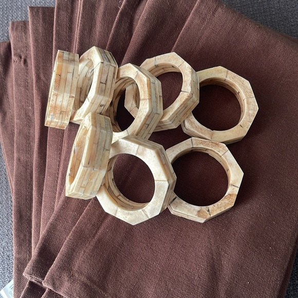 Brown Napkins with napkin rings - Picture 2 of 5